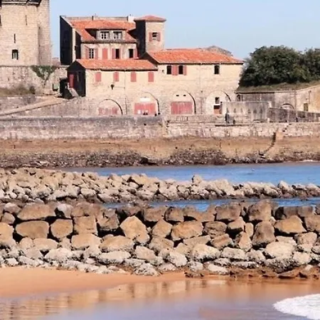 Confortable En Plein Centre De Saint-jean-de-luz, A Deux Pas De La Et Des Commerces - Fr-1-239-586 Apartment *