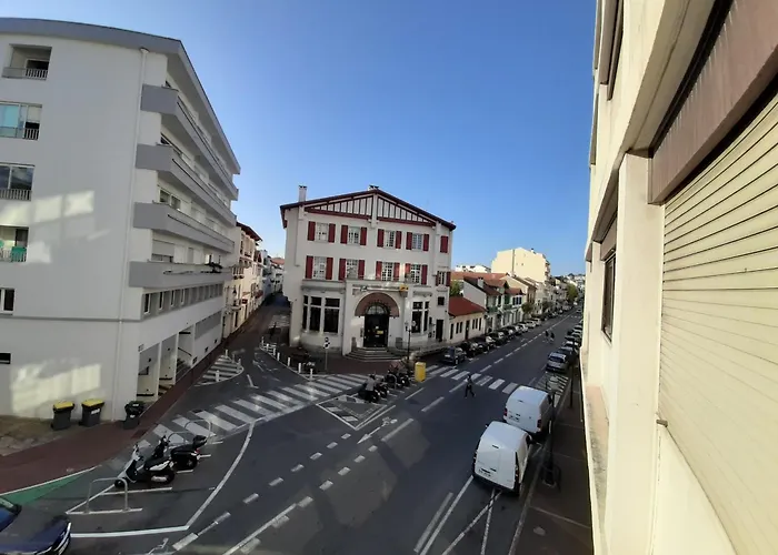 Confortable En Plein Centre De Saint-jean-de-luz, A Deux Pas De La Et Des Commerces - Fr-1-239-586 * 생장드루즈